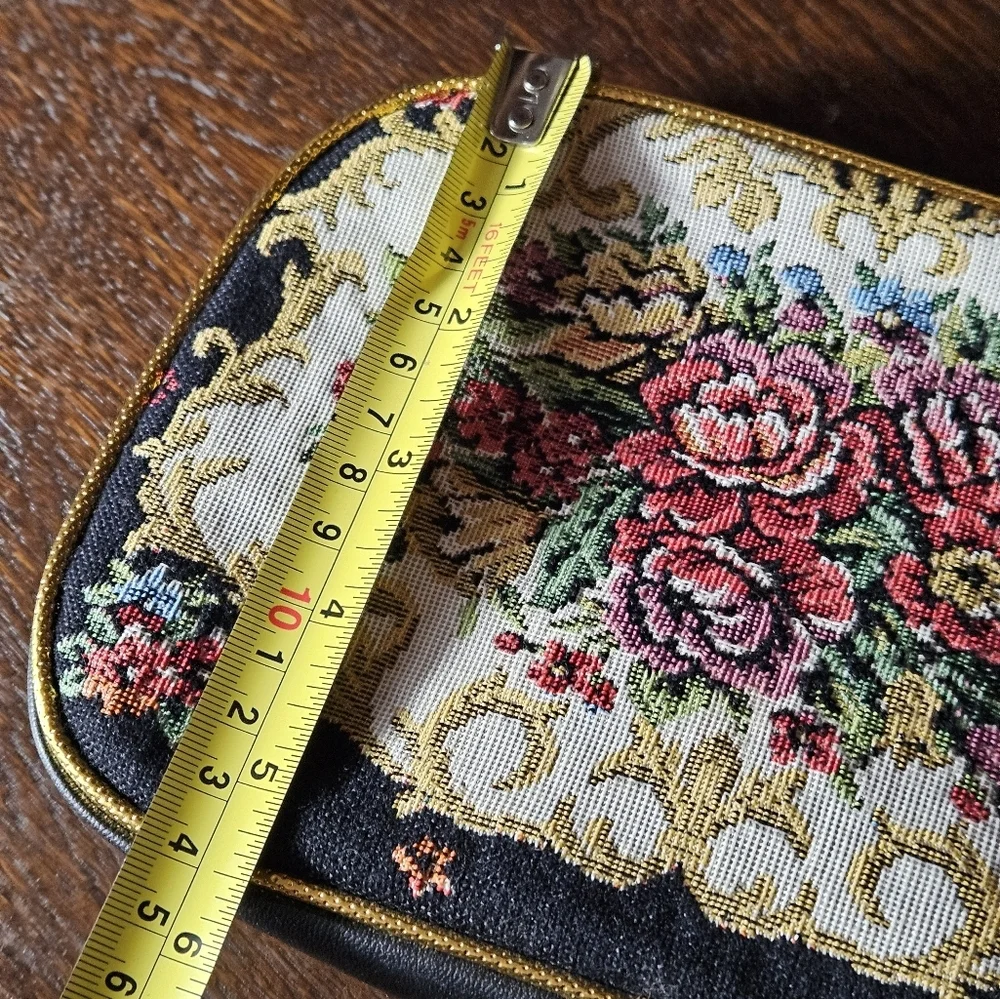 Vintage Floral Tapestry Wristlet Bag. - Picture 6 of 6